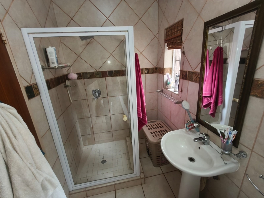 5 Bedroom Property for Sale in Cashan North West